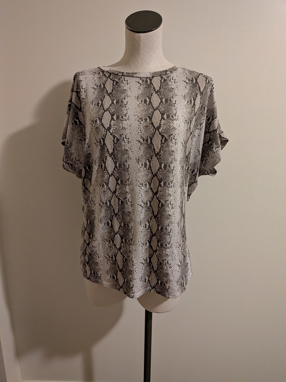 Women's Gray Snake-Print Short Sleeve Tee